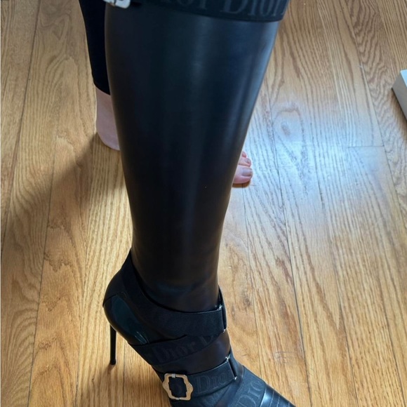 iso! In search of these Dior boots size 8.5(39.5 eu or 40)! - Picture 2 of 2
